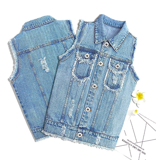 If jeans alone make you guys cool, how about matching them with jean vests??? Just come to Kidscool Space and have a try.